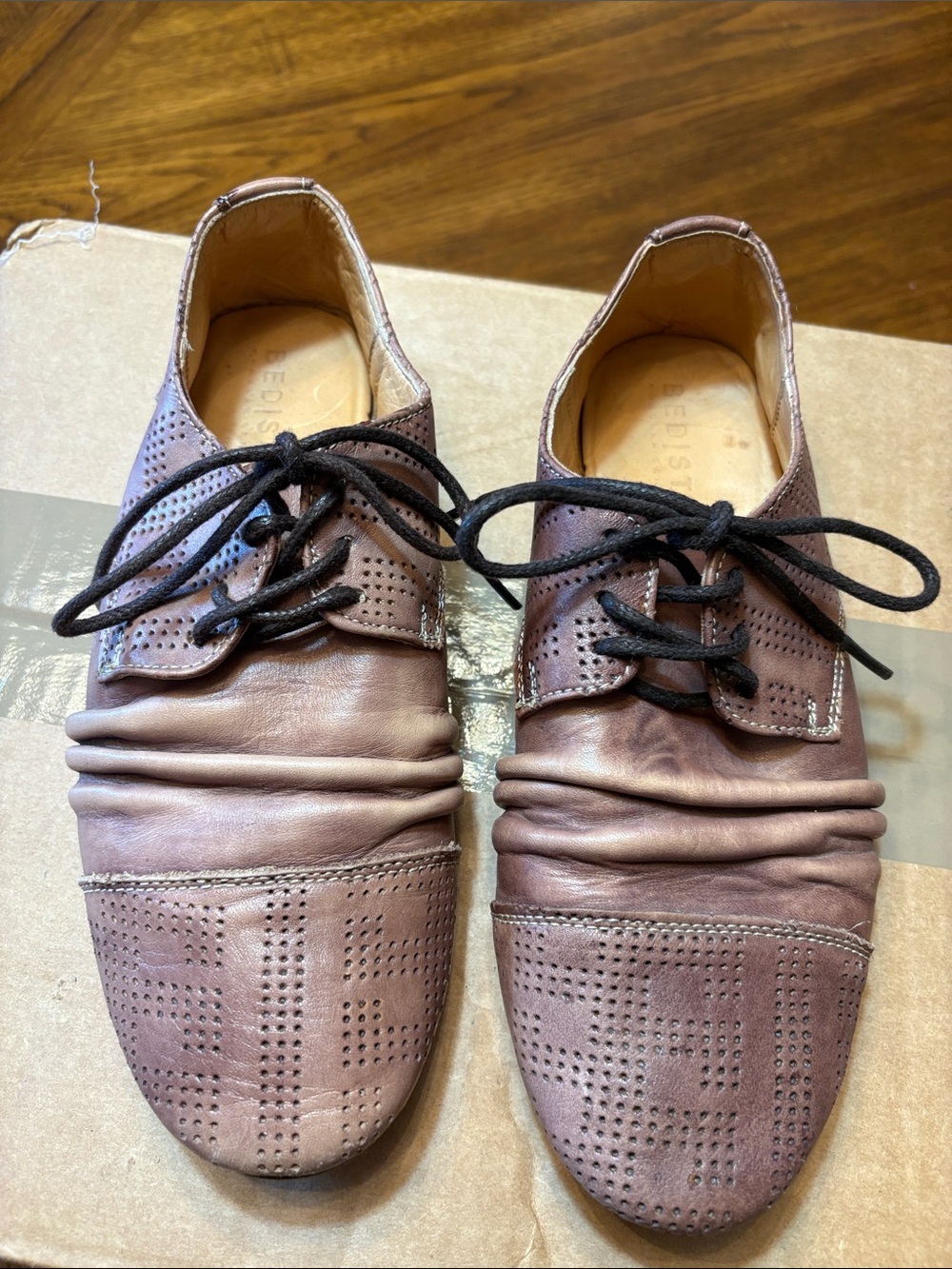 Bed Stu Women's Distressed Mauve Leather Lace-Up Flats